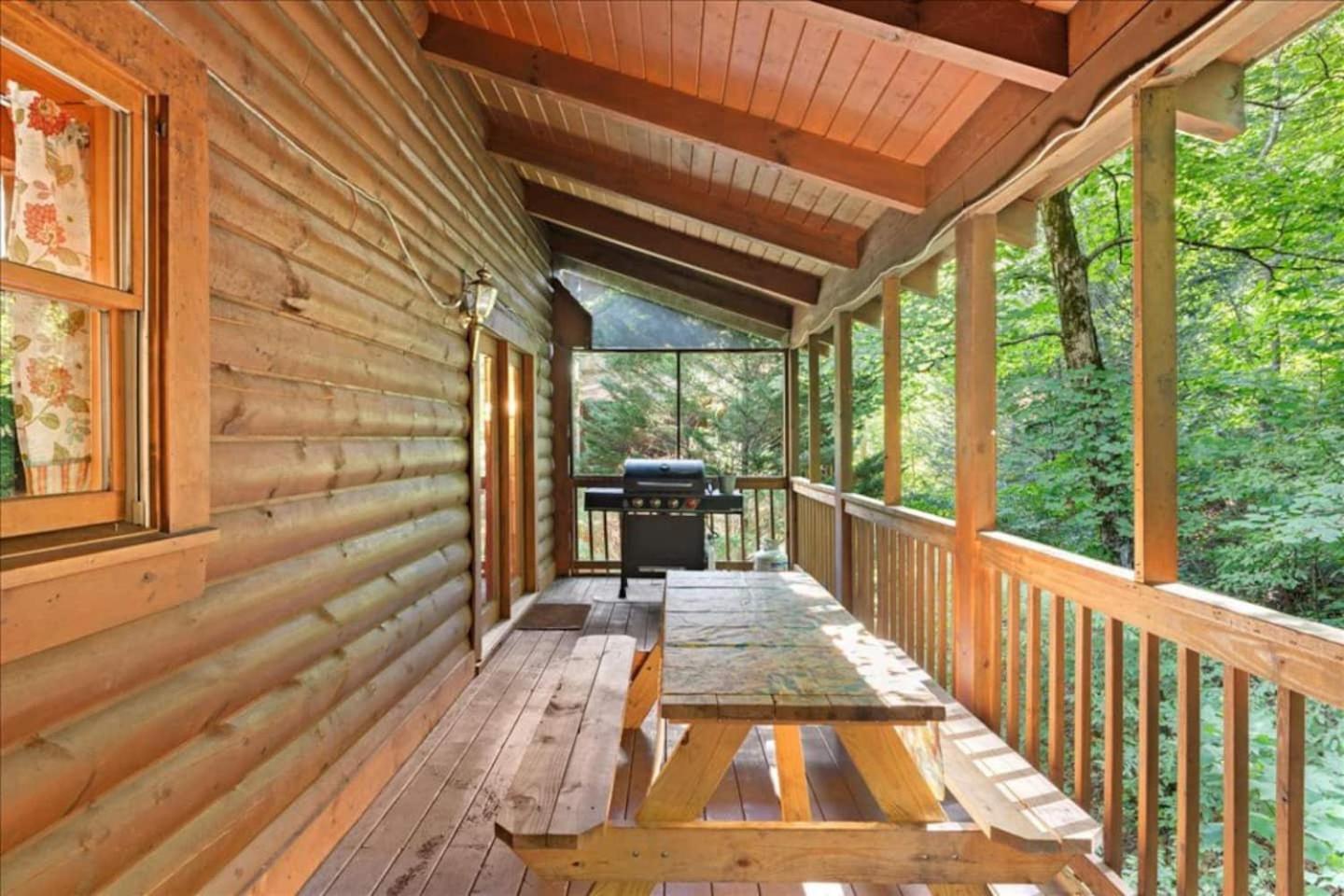 Pigeon Forge Family Cabin with Games & Hot Tub