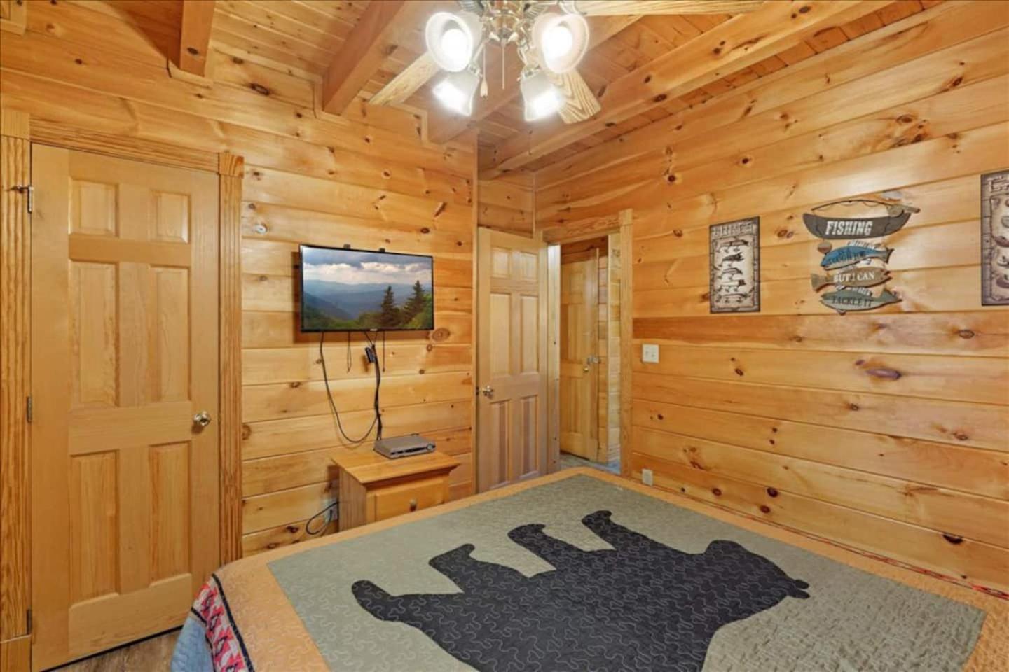 Pigeon Forge Family Cabin with Games & Hot Tub