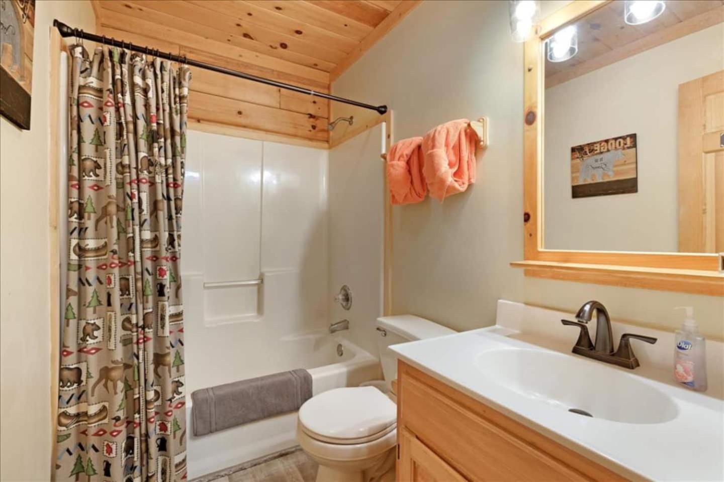Pigeon Forge Family Cabin with Games & Hot Tub