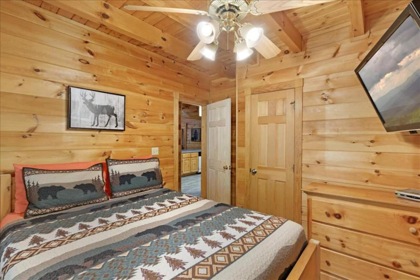 Pigeon Forge Family Cabin with Games & Hot Tub