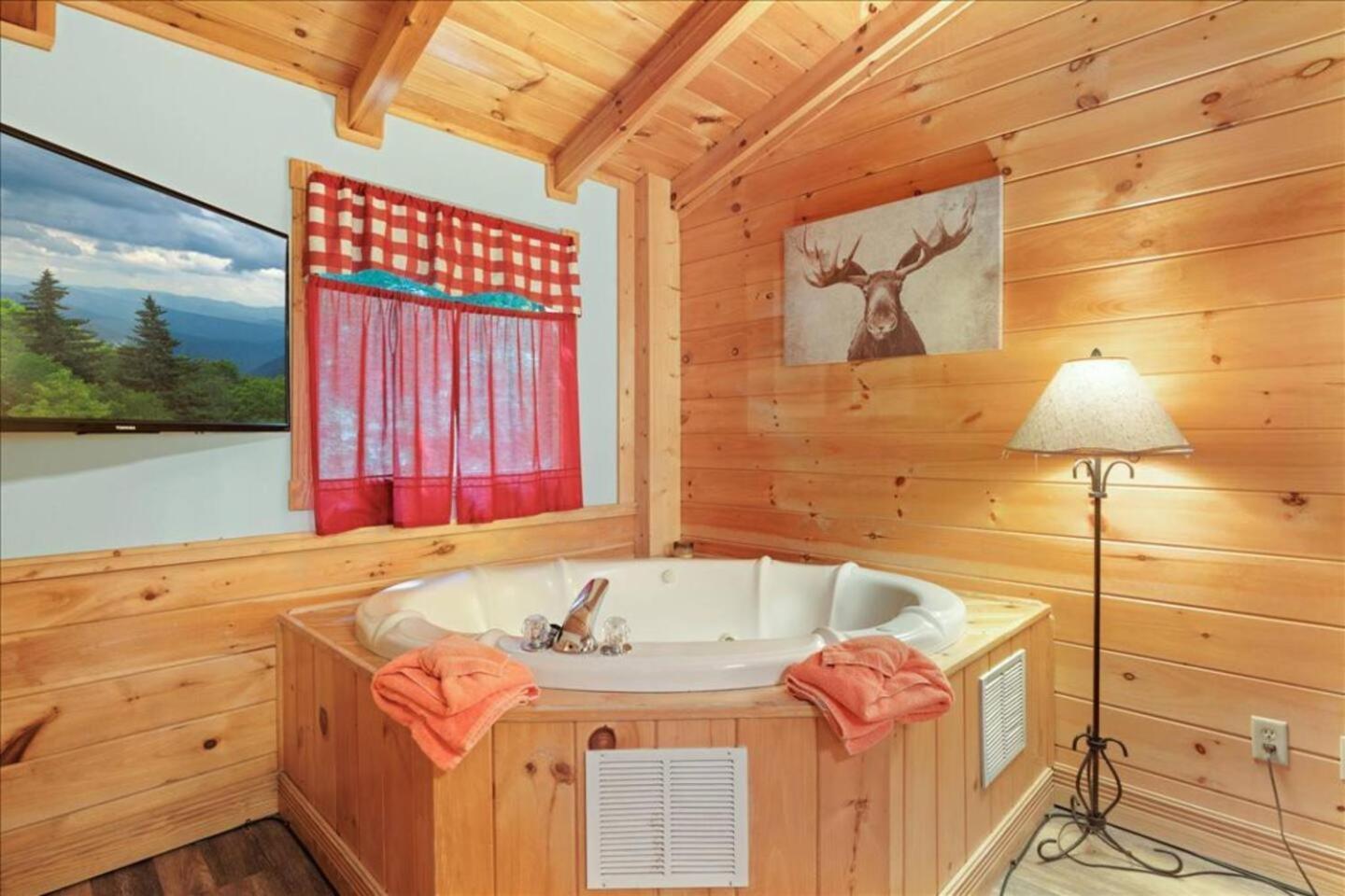 Pigeon Forge Family Cabin with Games & Hot Tub