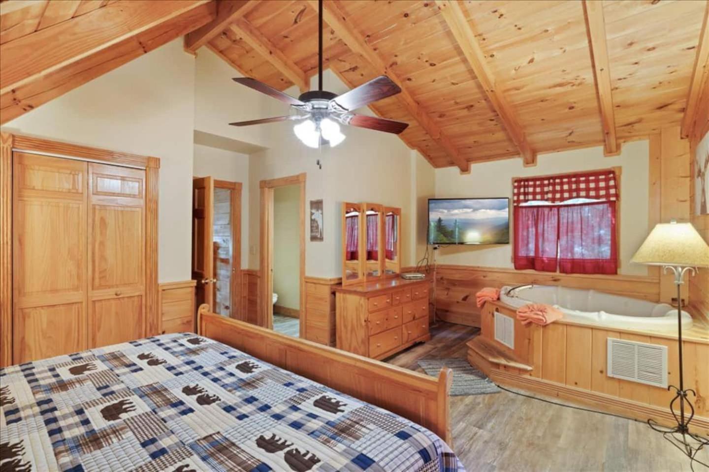 Pigeon Forge Family Cabin with Games & Hot Tub