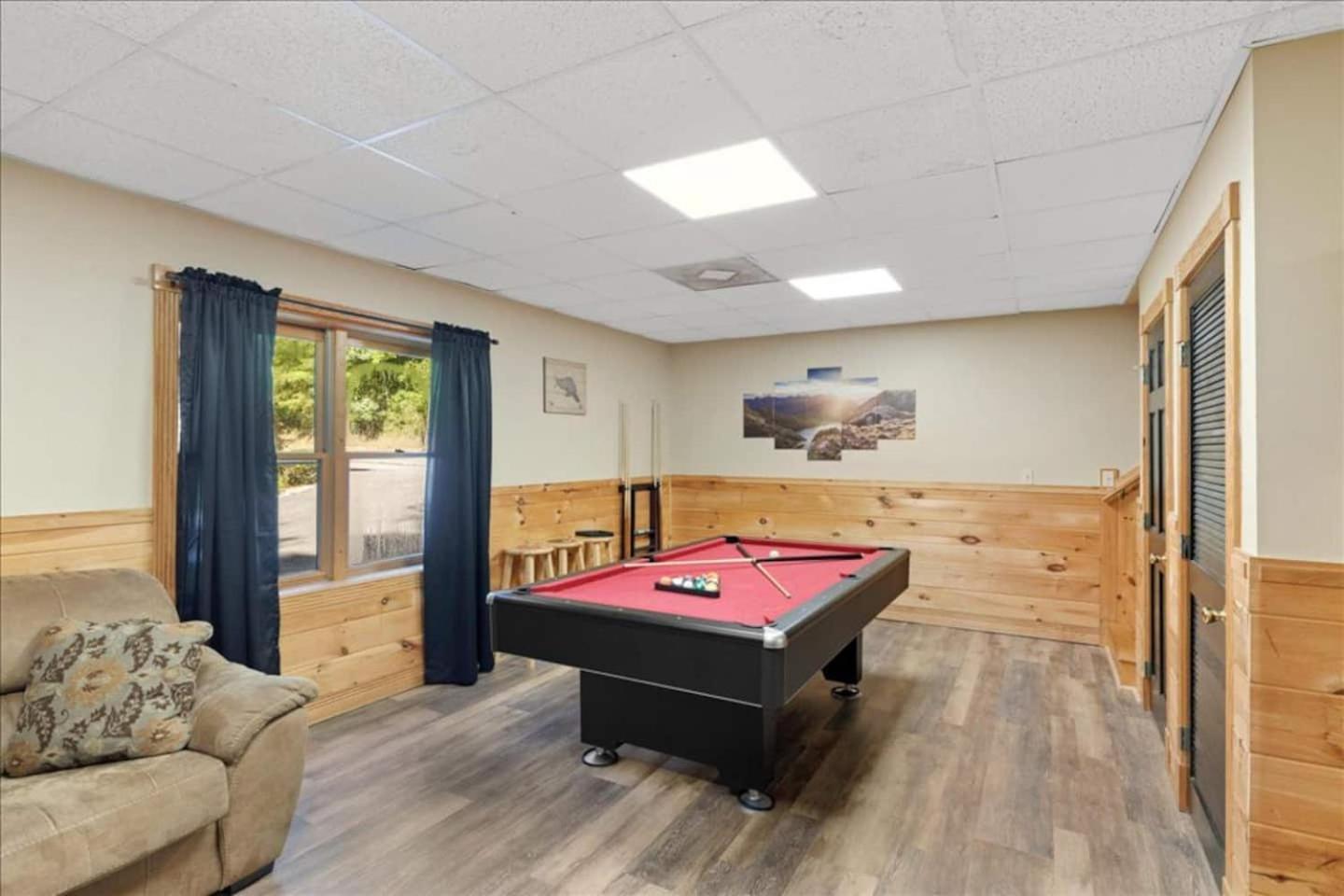 Pigeon Forge Family Cabin with Games & Hot Tub