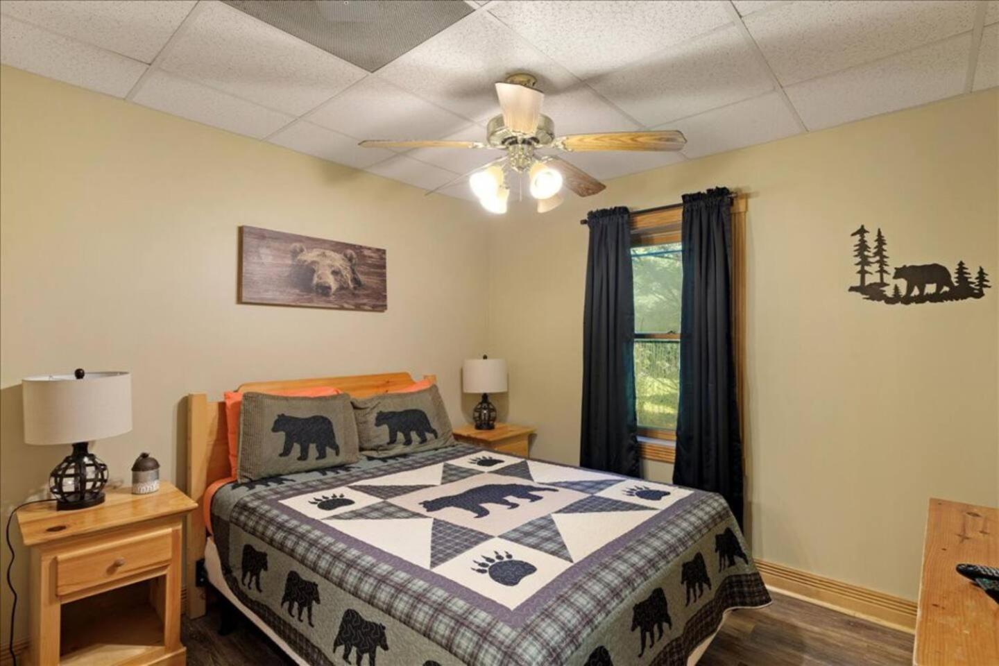 Pigeon Forge Family Cabin with Games & Hot Tub