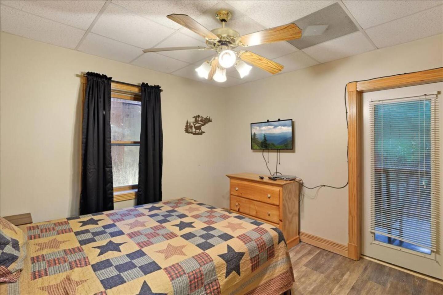 Pigeon Forge Family Cabin with Games & Hot Tub
