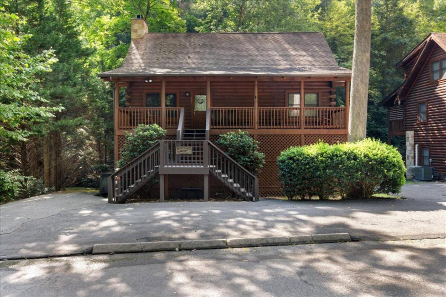 Pigeon Forge Family Cabin with Games & Hot Tub