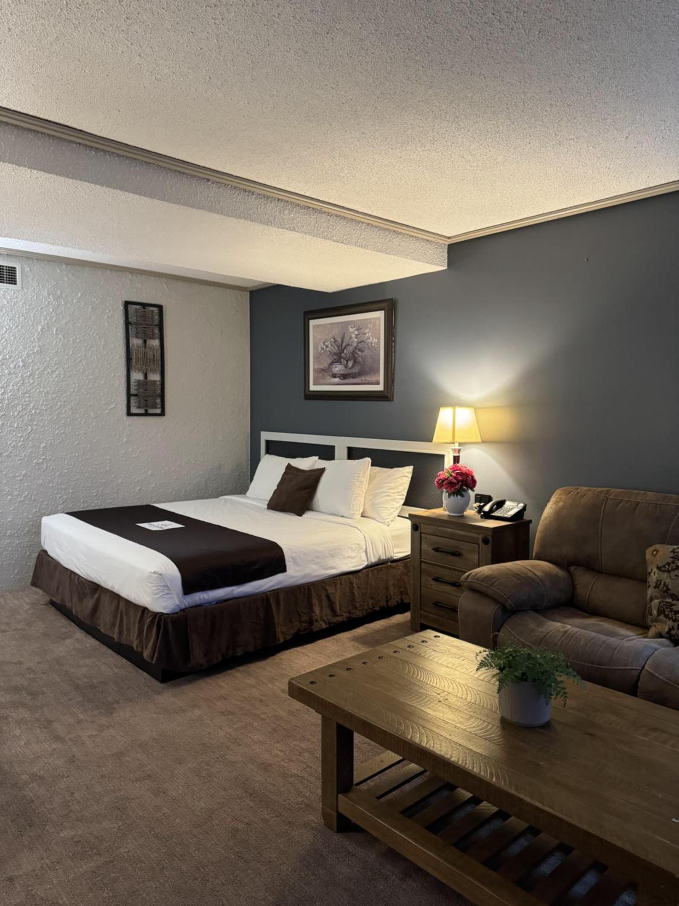 Vernon Vacations - Divya Sutra Plaza and Conference Centre, Vernon, BC - Property Image 123