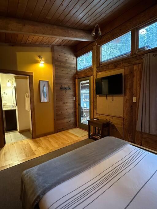 New Denver Lodge