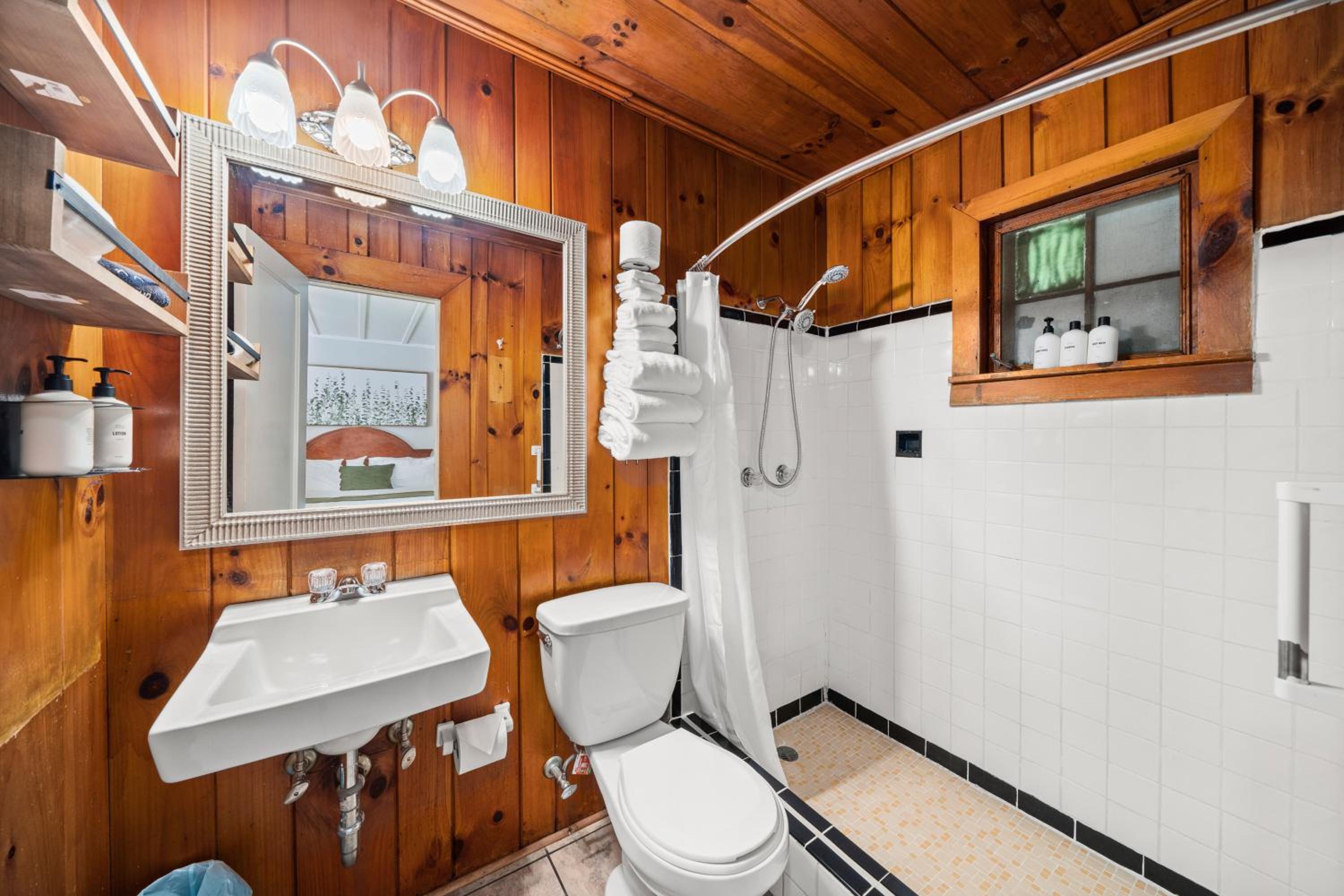 CedarWood Inn