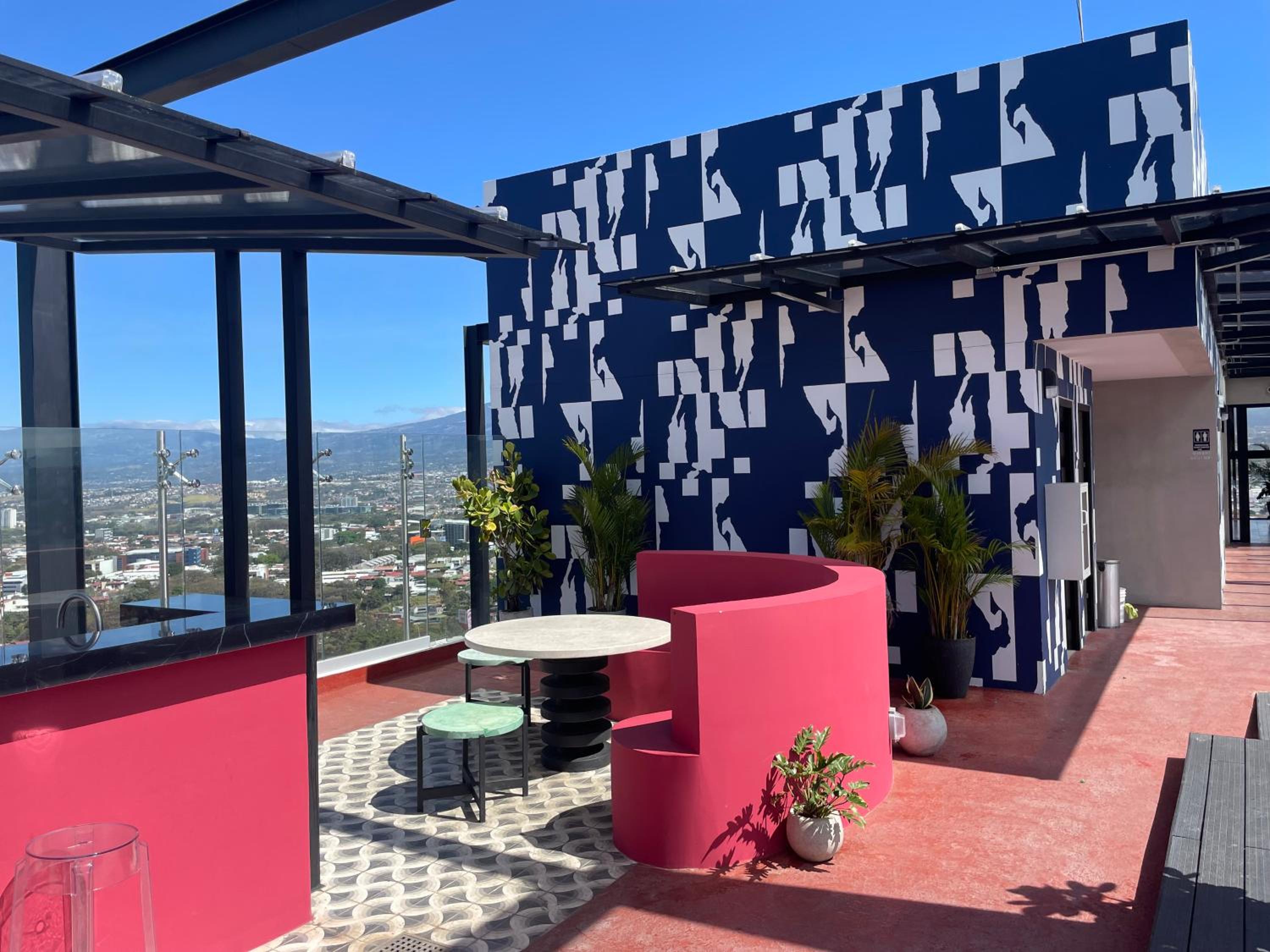 SkyGarden Nunciatura Luxury Apartment #705