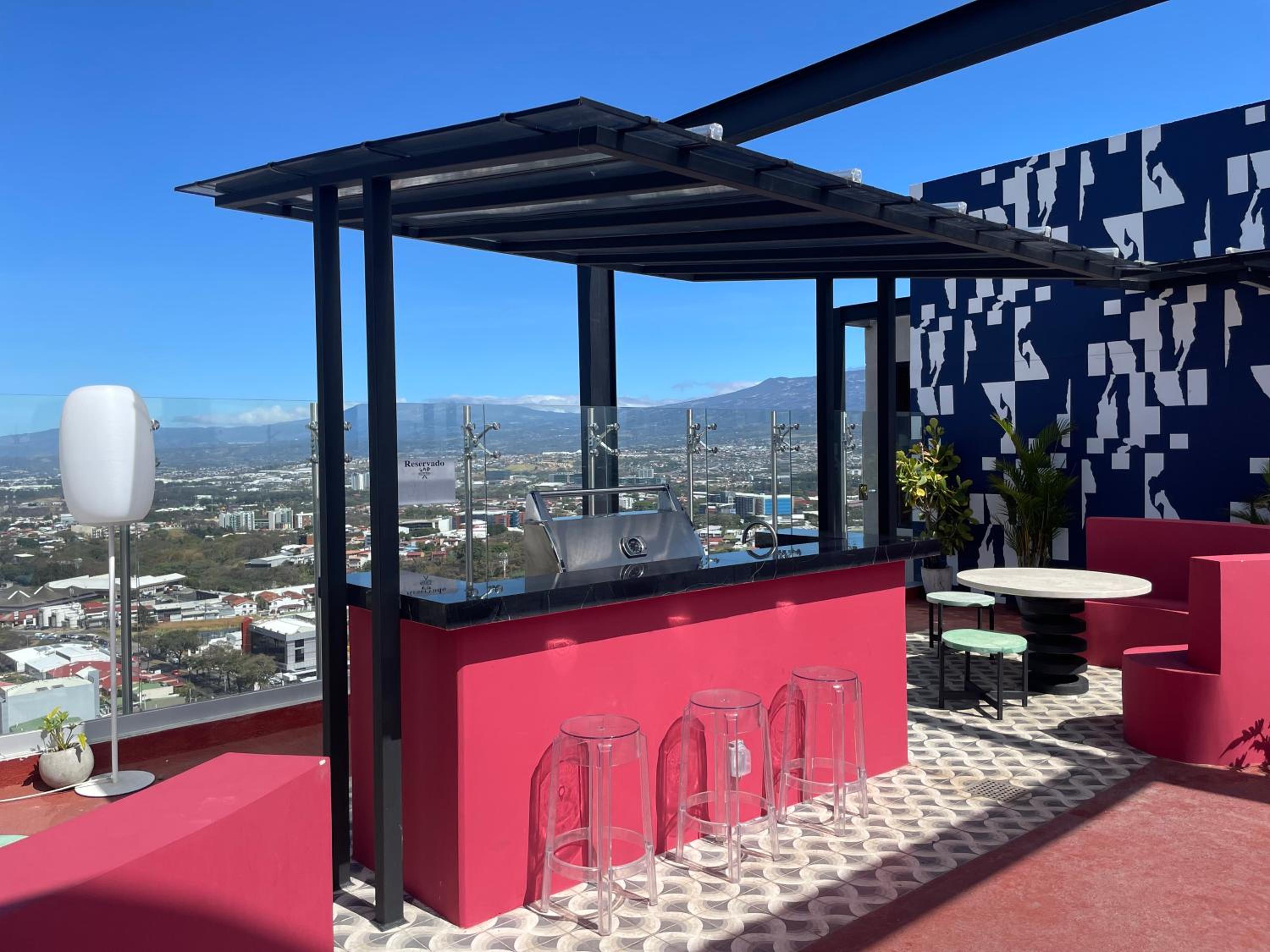 SkyGarden Nunciatura Luxury Apartment #705
