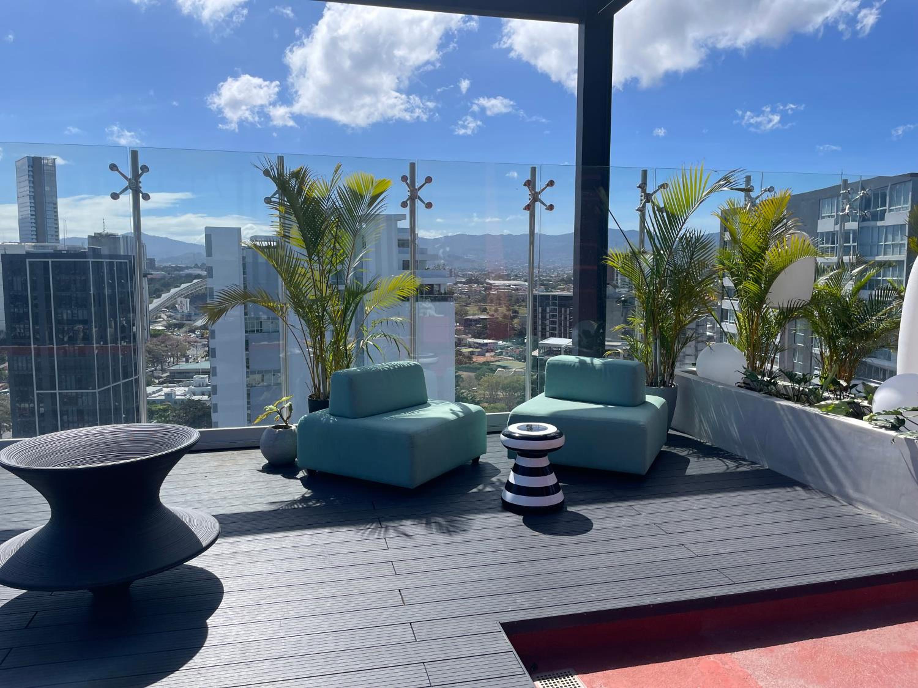 SkyGarden Nunciatura Luxury Apartment #705