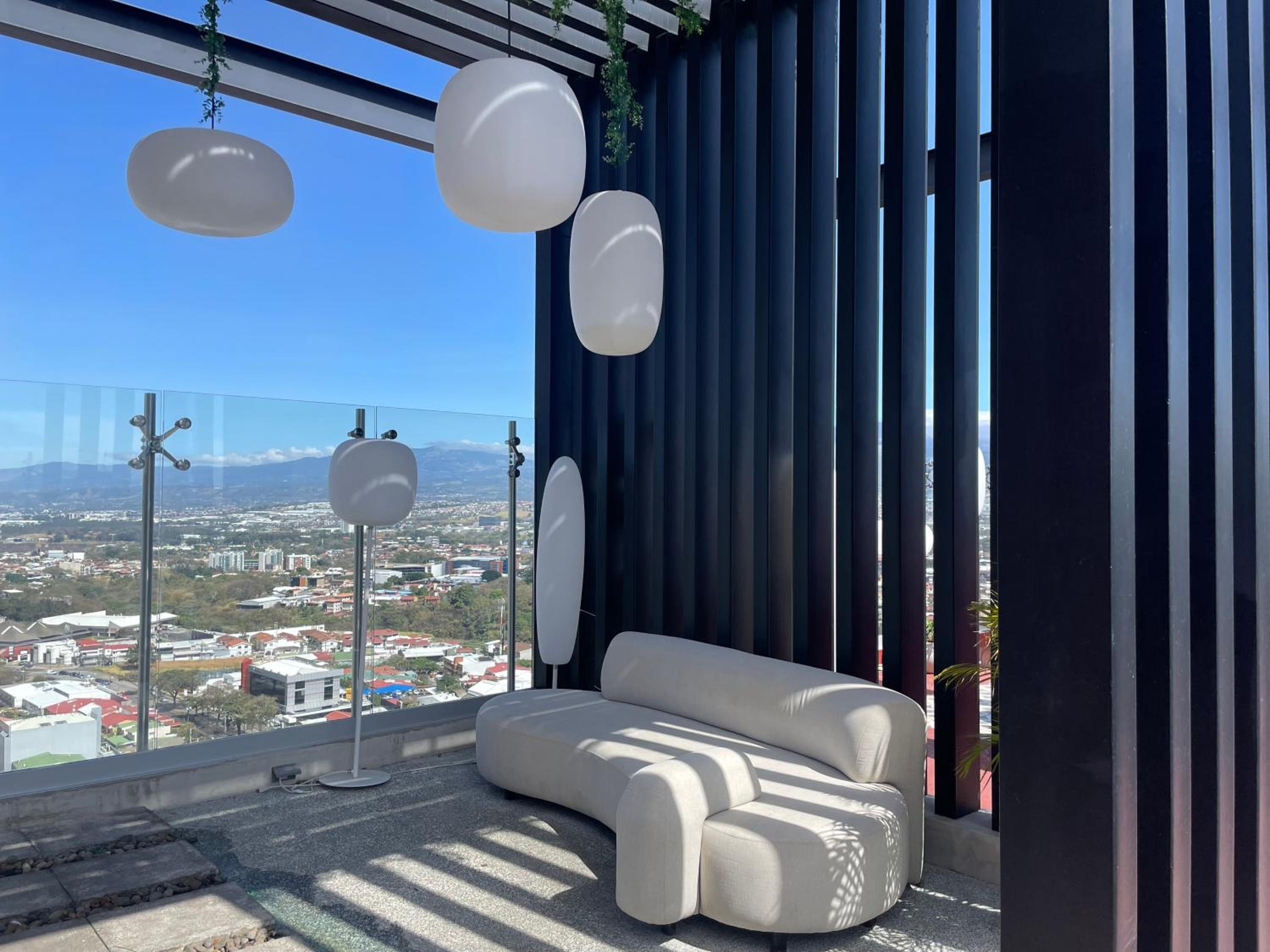 SkyGarden Nunciatura Luxury Apartment #705