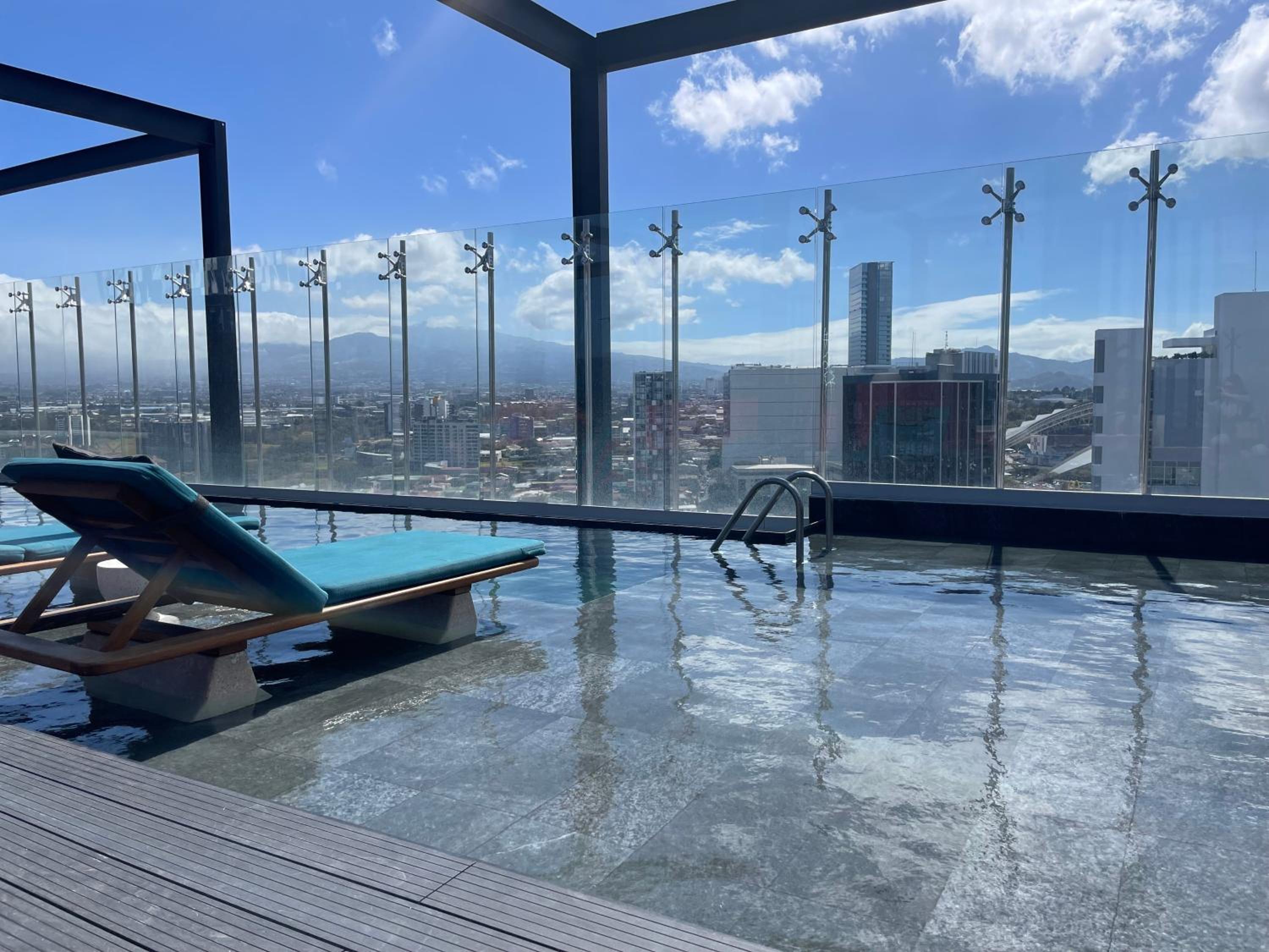 SkyGarden Nunciatura Luxury Apartment #705