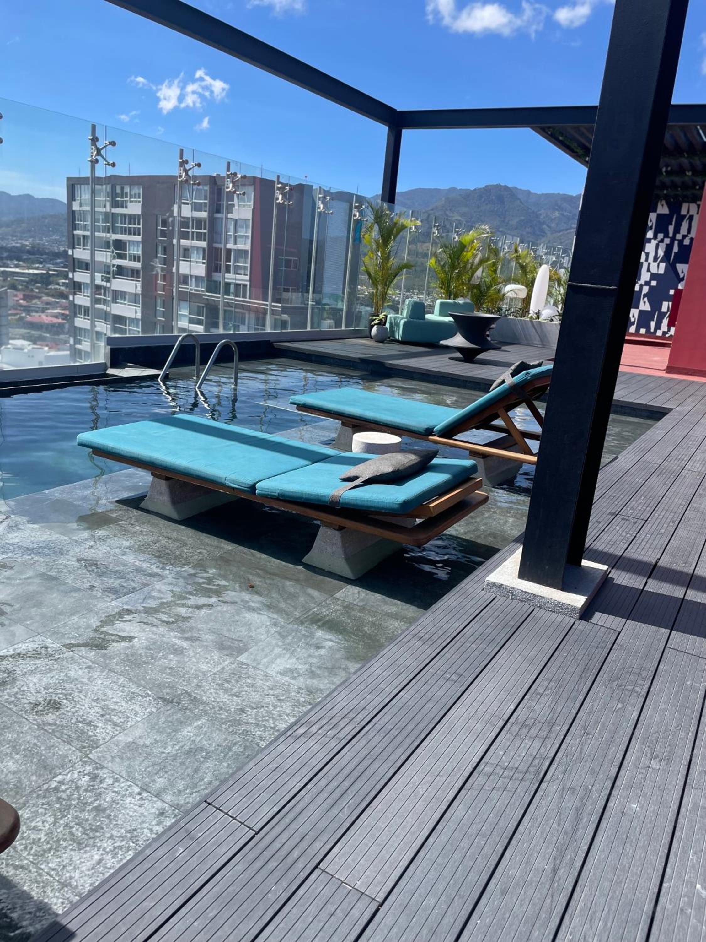SkyGarden Nunciatura Luxury Apartment #705