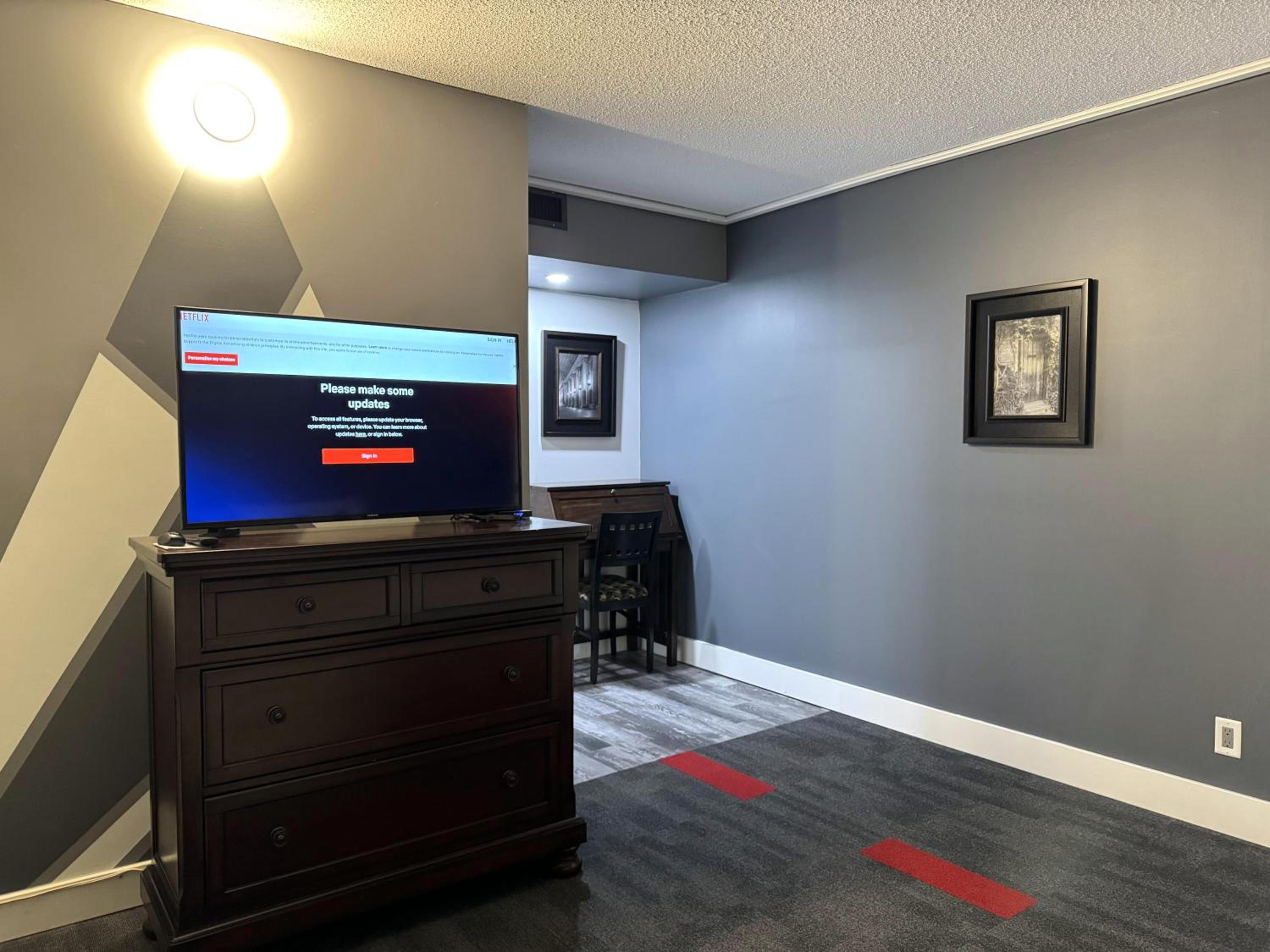 Vernon Vacations - Divya Sutra Plaza and Conference Centre, Vernon, BC - Property Image 2