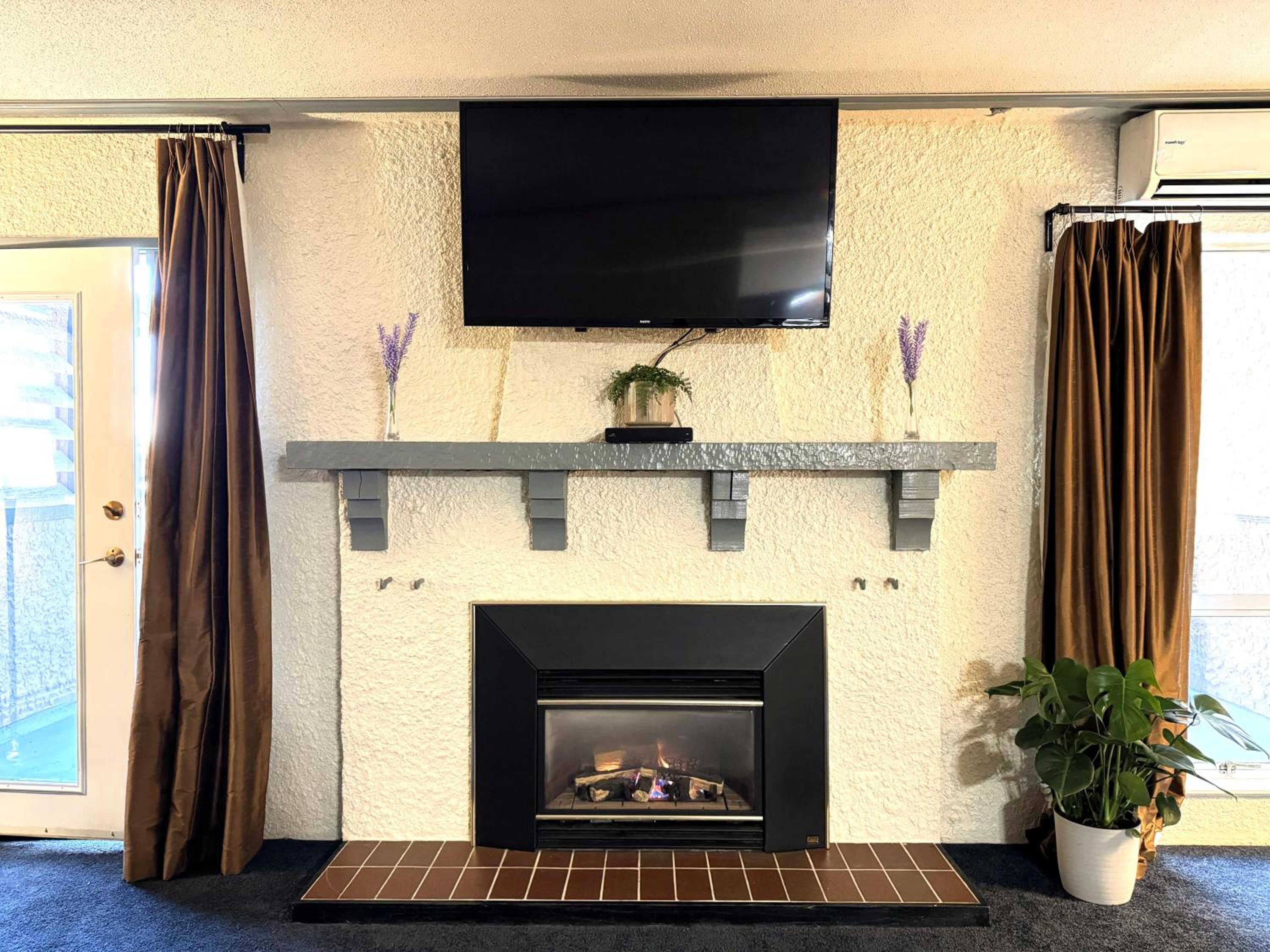 Vernon Vacations - Divya Sutra Plaza and Conference Centre, Vernon, BC - Property Image 4