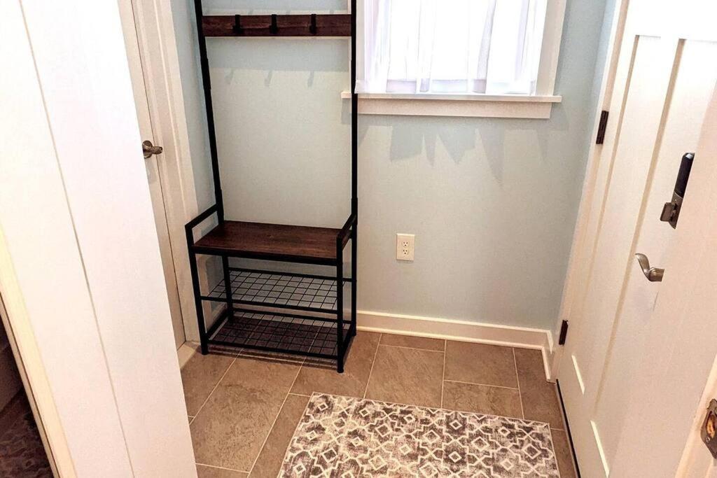 Walkable Elmwood Cottage, No Chores 4Bath 4BR 4Car view 2