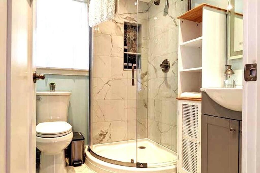 Walkable Elmwood Cottage, No Chores 4Bath 4BR 4Car view 3