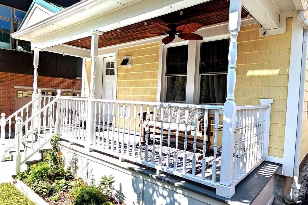 Walkable Elmwood Cottage, No Chores 4Bath 4BR 4Car view 5