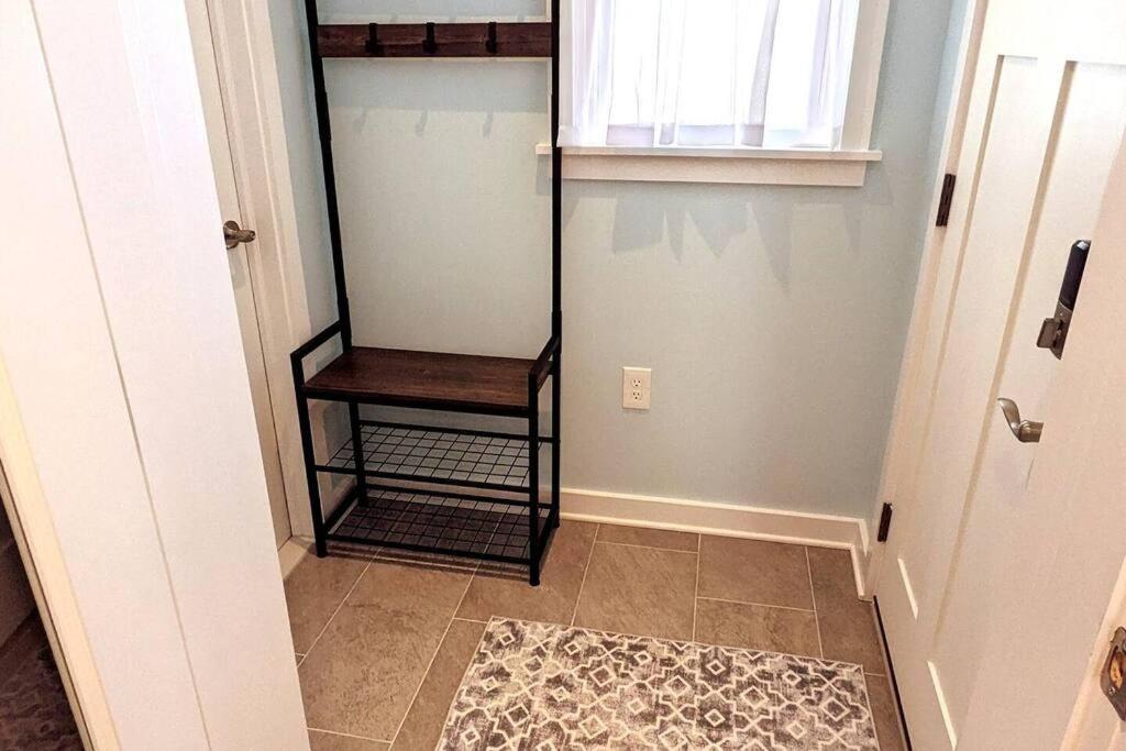 Walkable Elmwood Cottage, No Chores 2Bath 2BR 2Car view 3