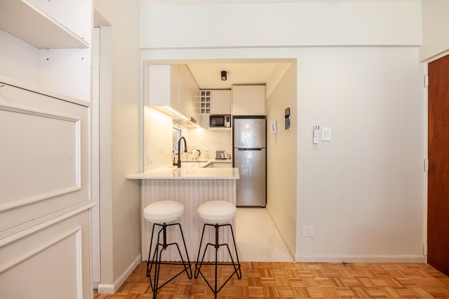 Prime Apartment in Palermo best location w/balcony. Work-Stay Speed Internet Washer/Dryer Unit