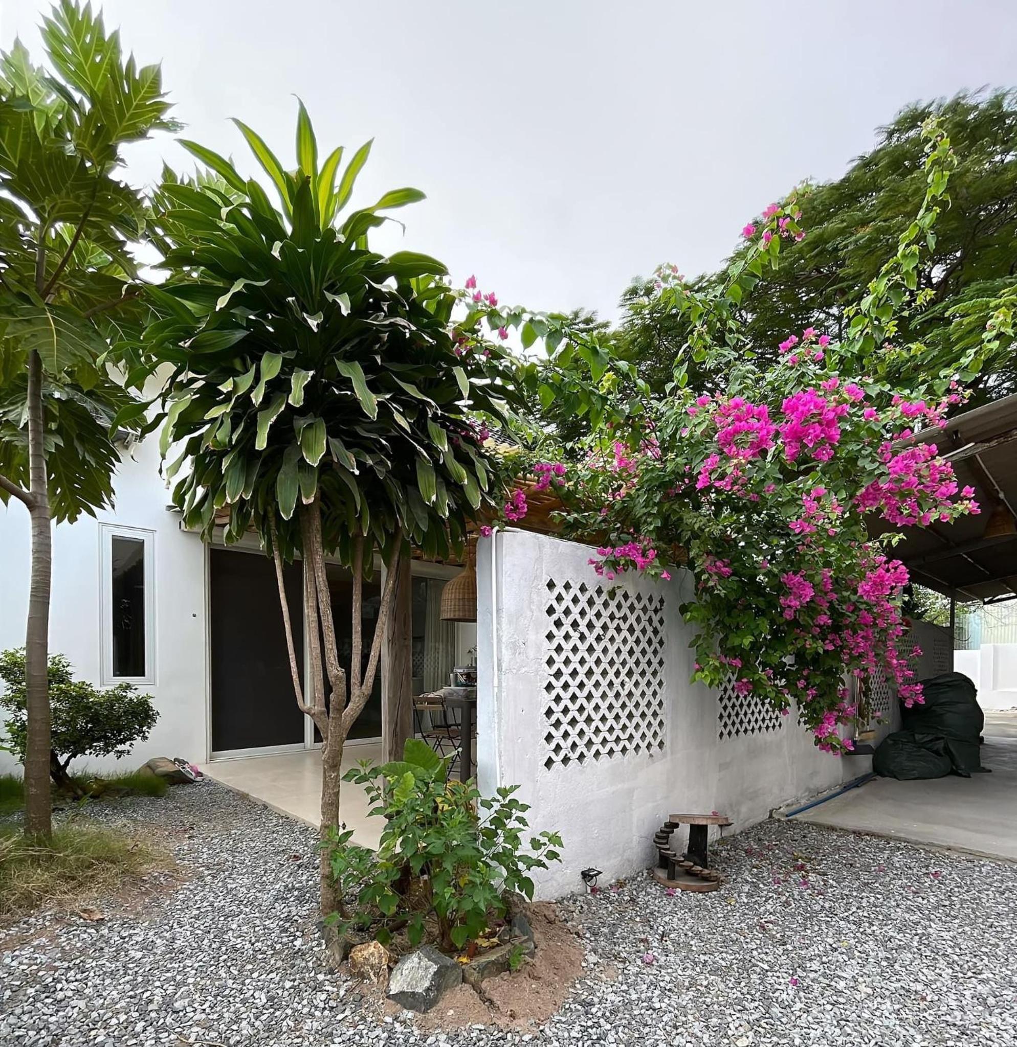 Nhà trong hẻm bên sông view 4