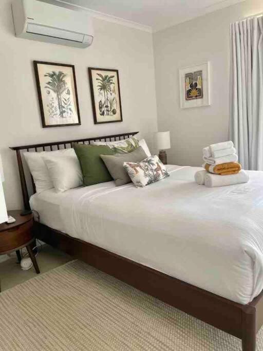 Casa Tropicana in Aqua Luna Resort - 1 BedRoom Ocean Views Surfs up!