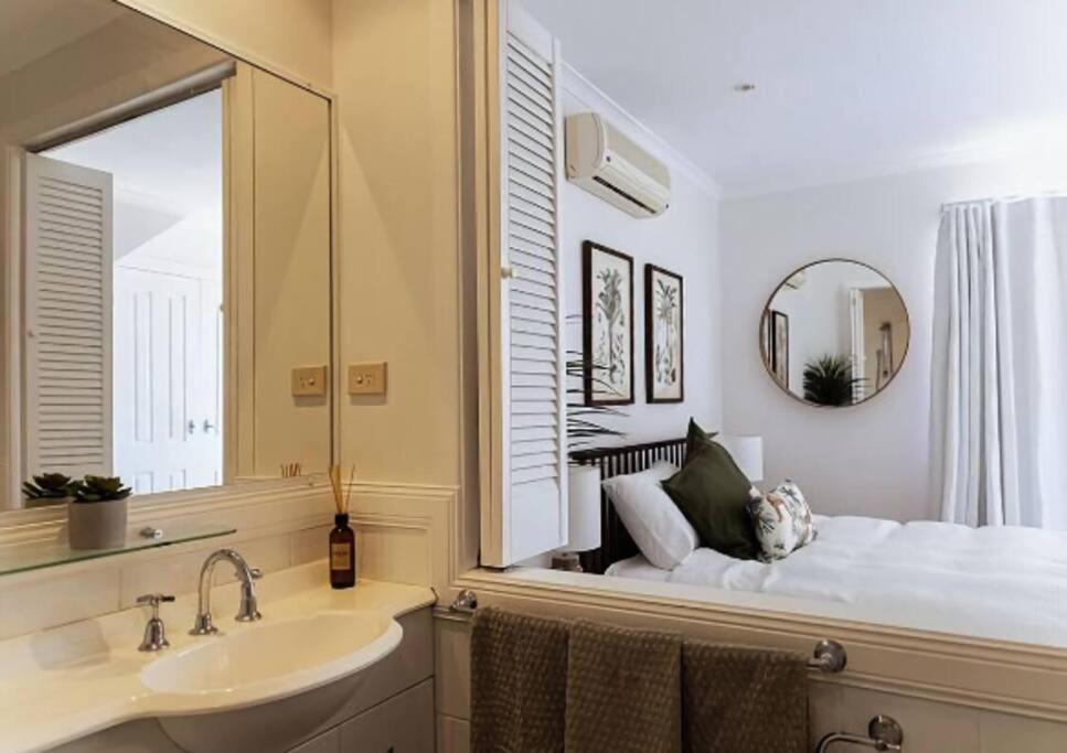 Casa Tropicana in Aqua Luna Resort - 1 BedRoom Ocean Views Surfs up!