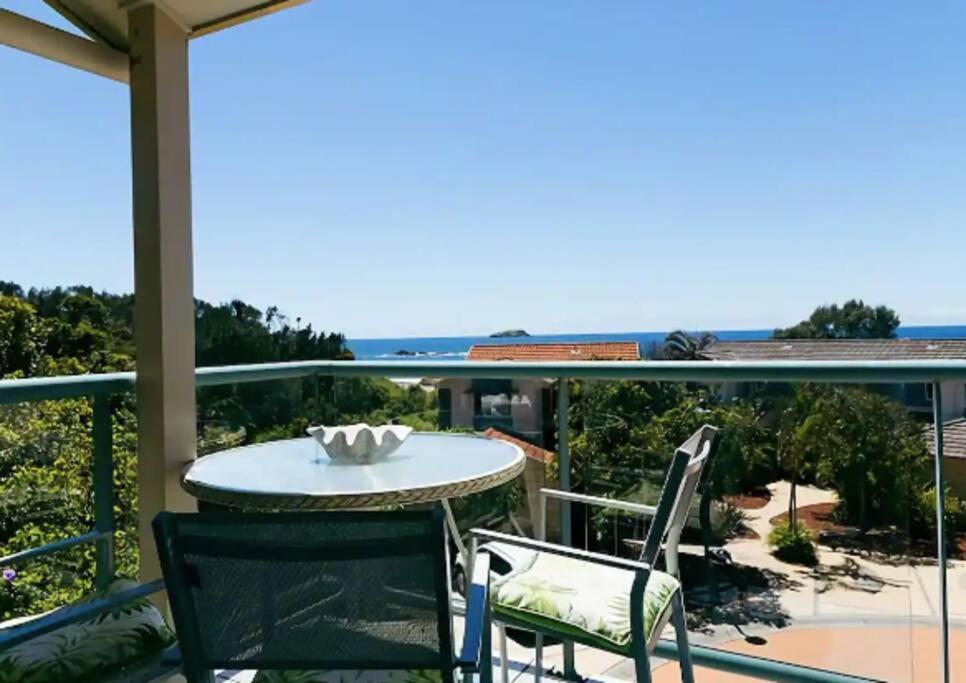 Casa Tropicana in Aqua Luna Resort - 1 BedRoom Ocean Views Surfs up!