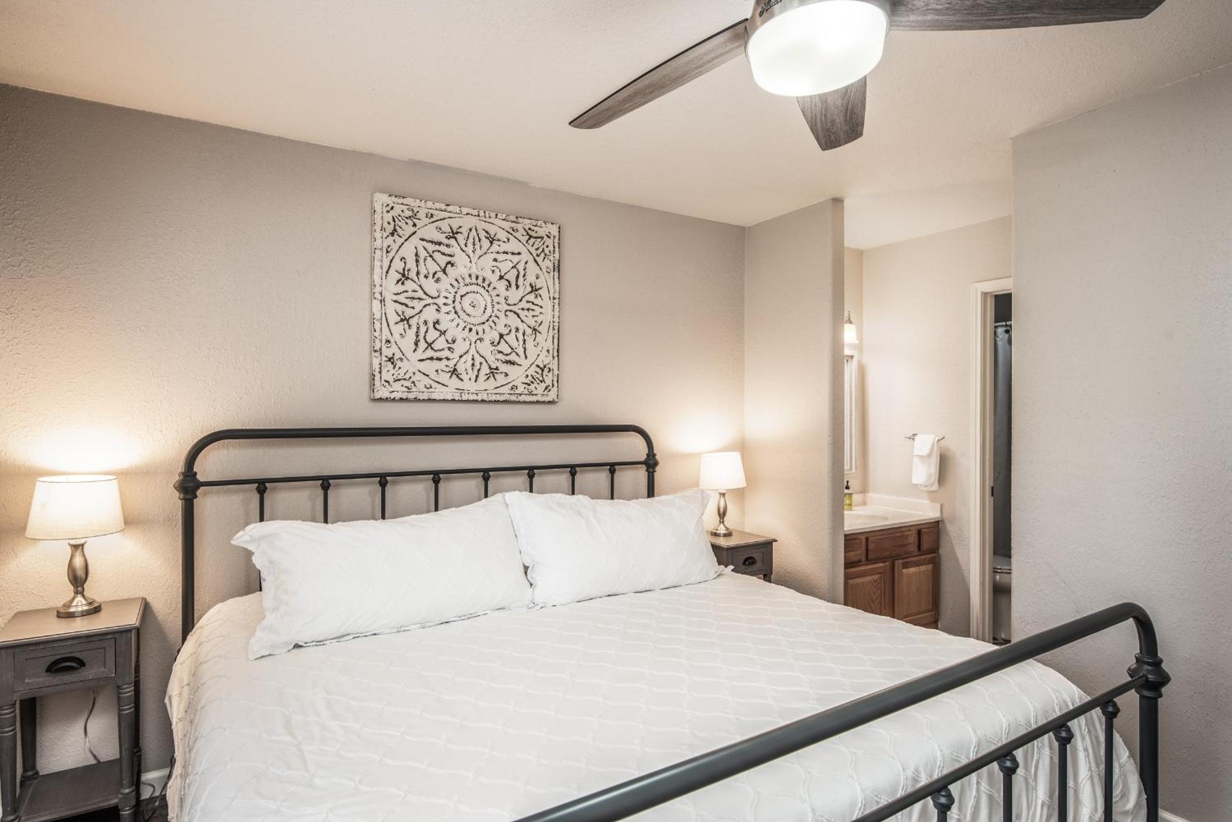 Cozy Townhome with Wildlife Views! 5-min walk to Midtown! Modern Look view 5