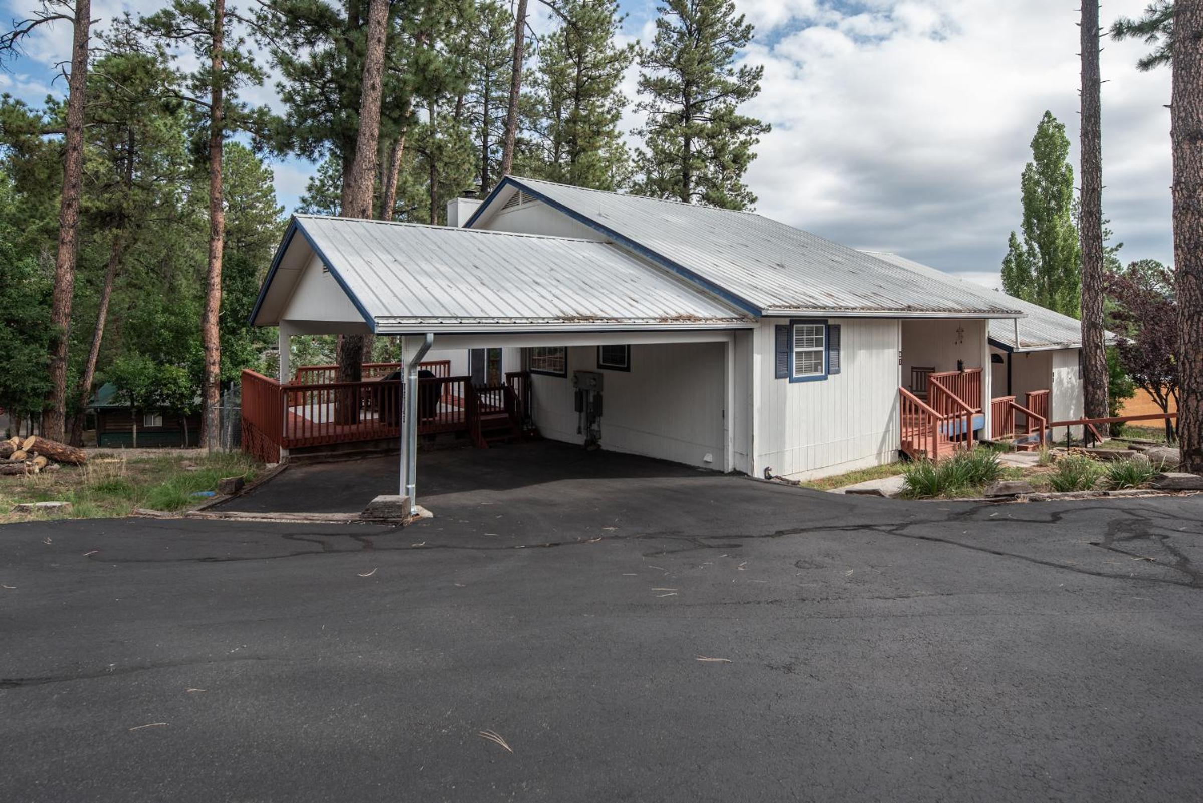 Cozy Townhome with Wildlife Views! 5-min walk to Midtown! Modern Look view 3