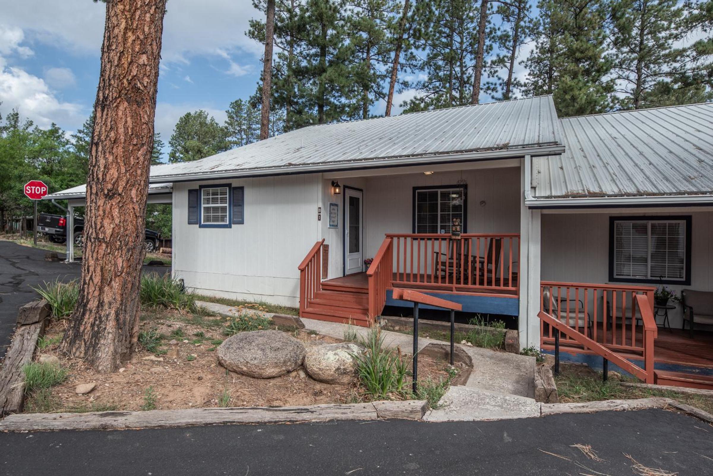 Cozy Townhome with Wildlife Views! 5-min walk to Midtown! Modern Look view 2