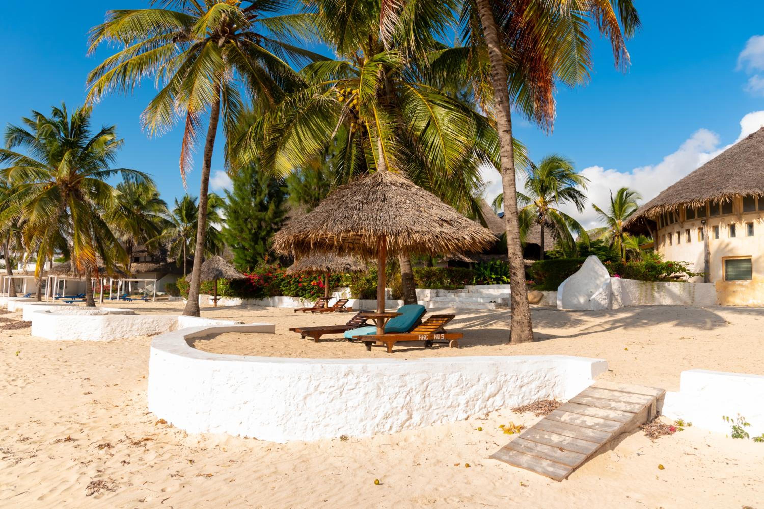 Malindi Palm Villa- Harbour Key Cottages, Villa 16, Silver Sands Road view 4