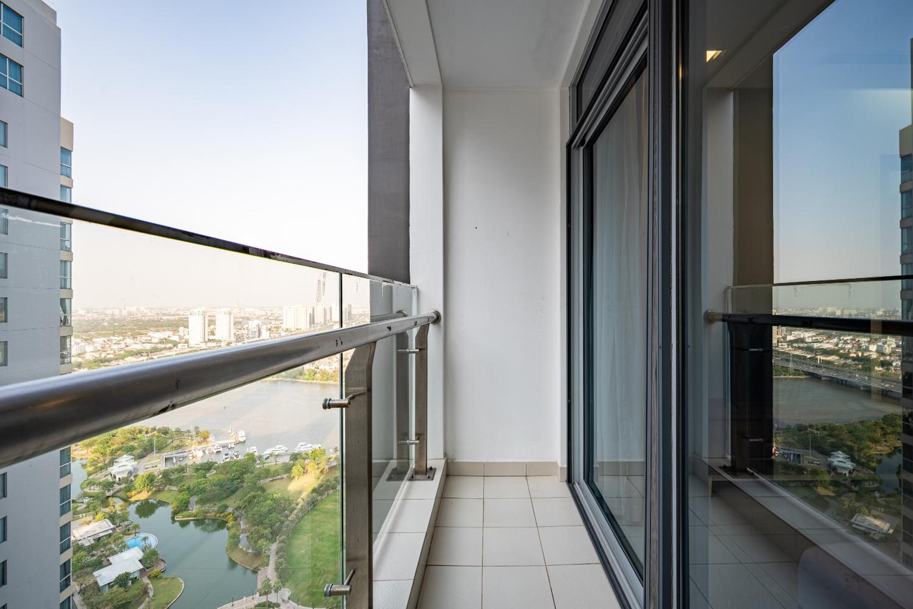 Park 4 Vinhomes Central Park 2BR- A scenic and luxurious retreat