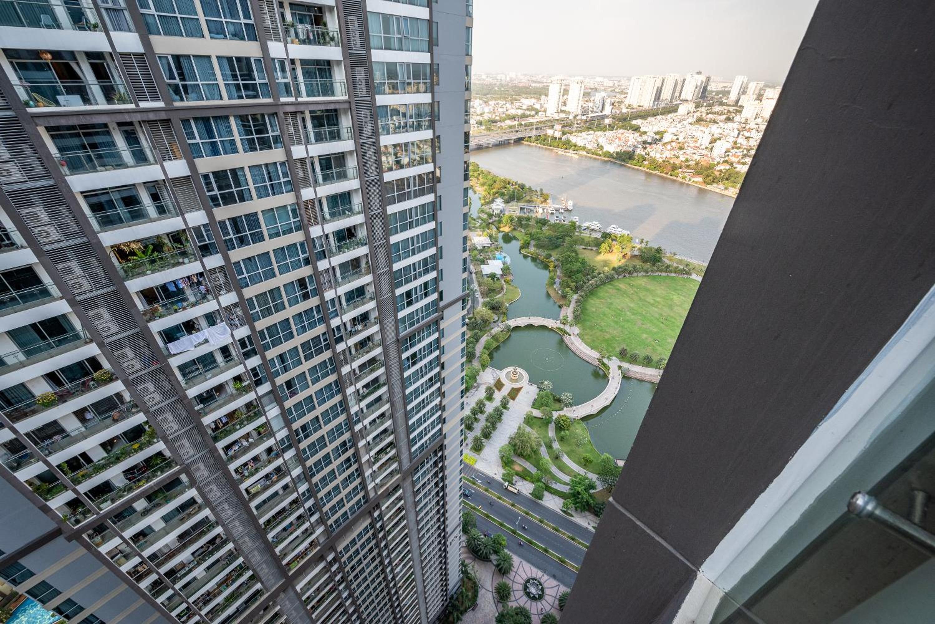 Park 4 Vinhomes Central Park 2BR- A scenic and luxurious retreat