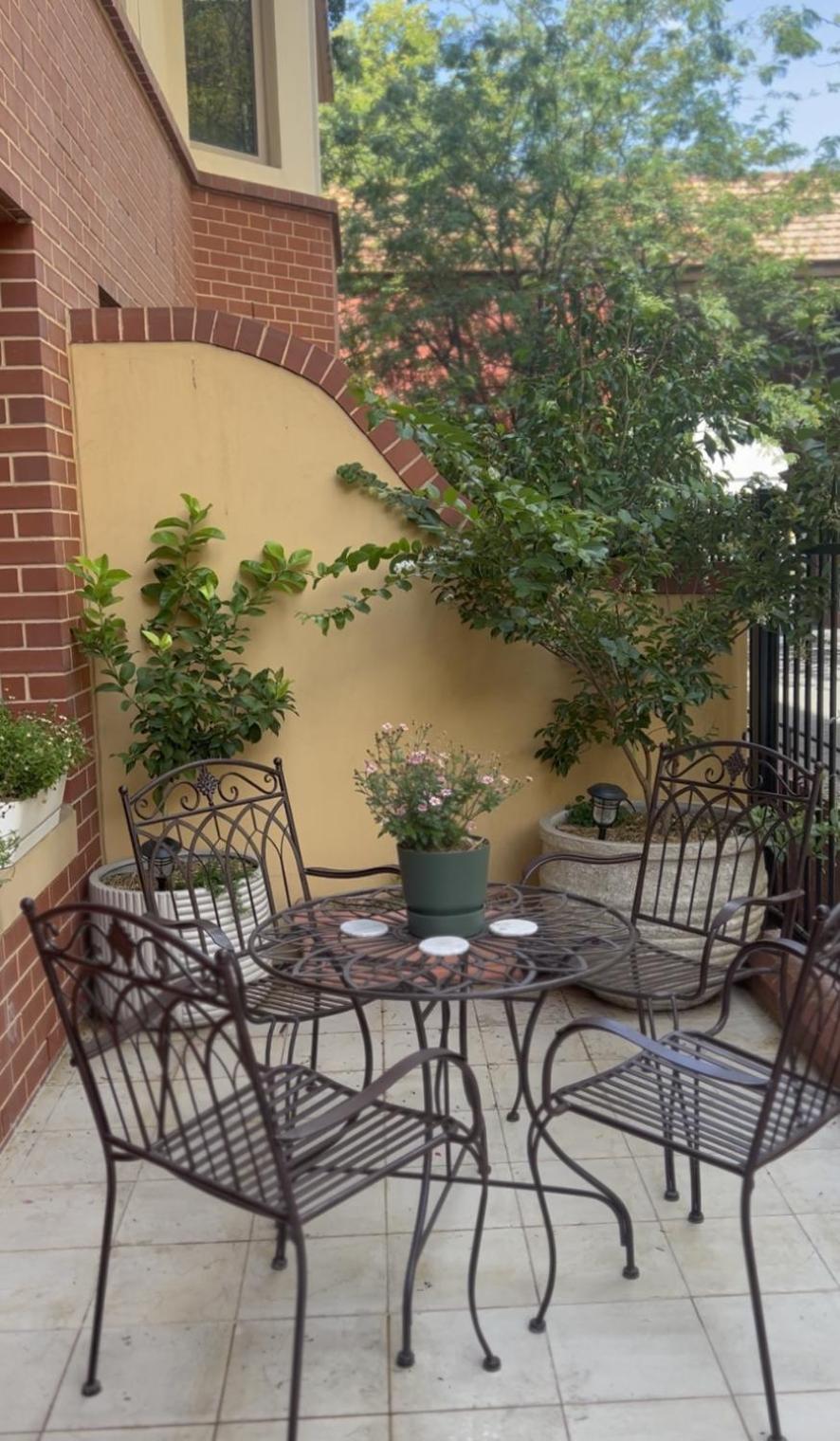 Charlie on Charlick - Fully Renovated 1BR Apt