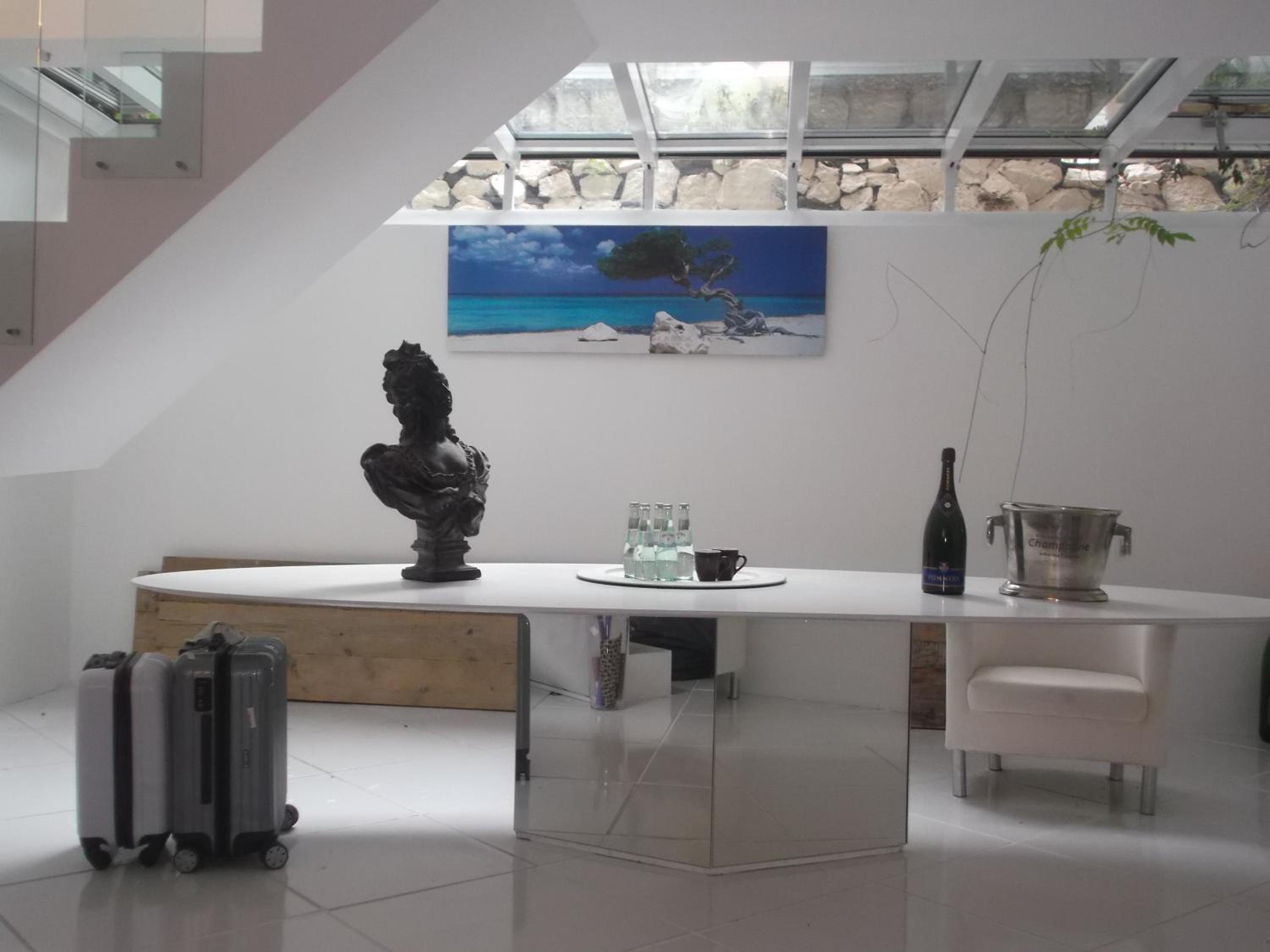 Lobby & Reception
