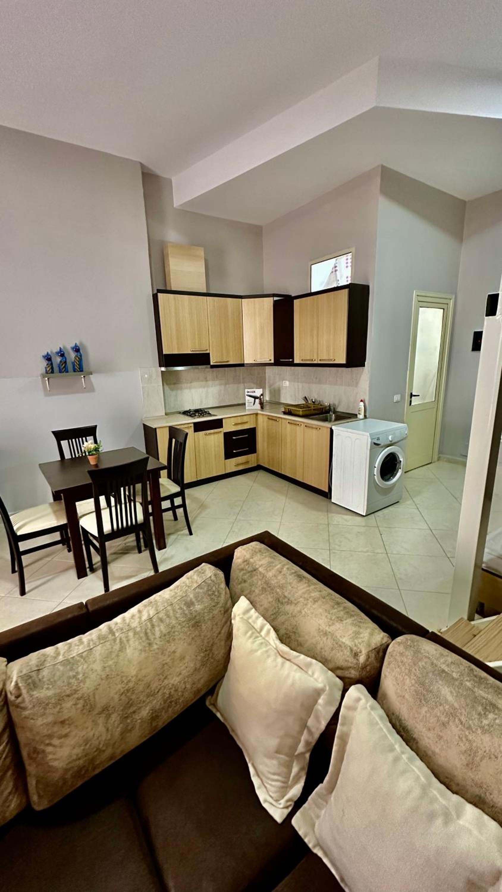 Eno’s Apartment 1