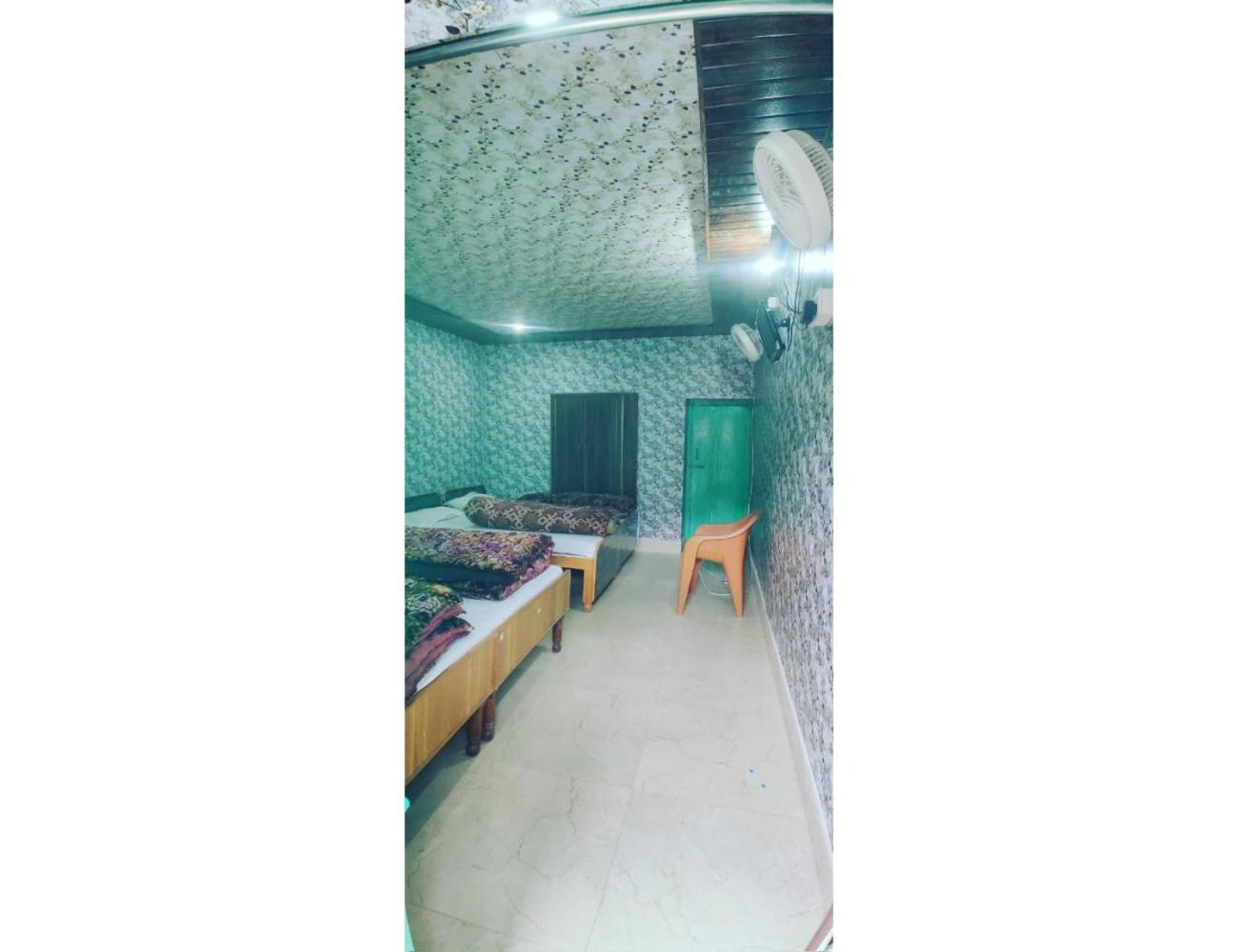Hotel Robin, Phata