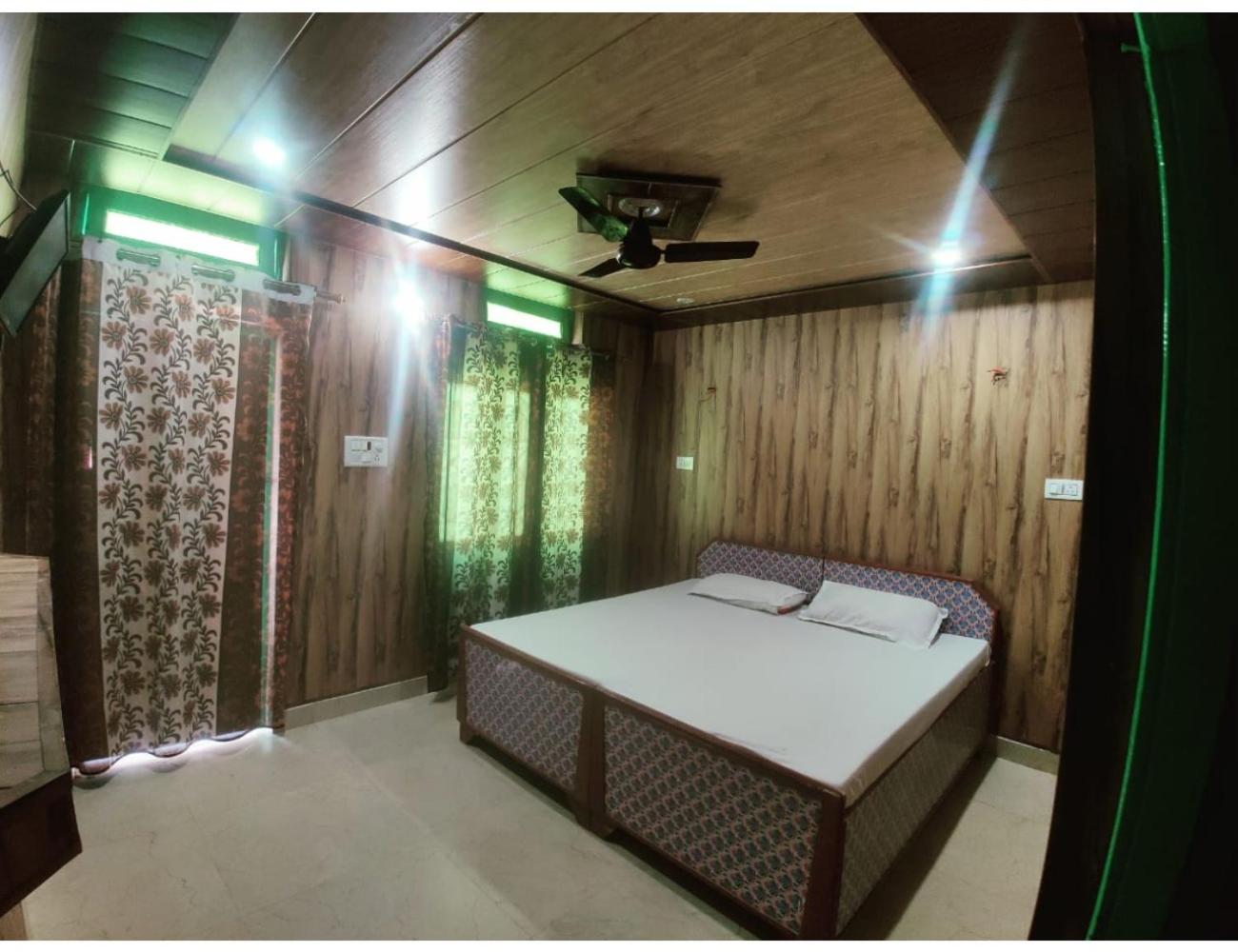 Hotel Robin, Phata