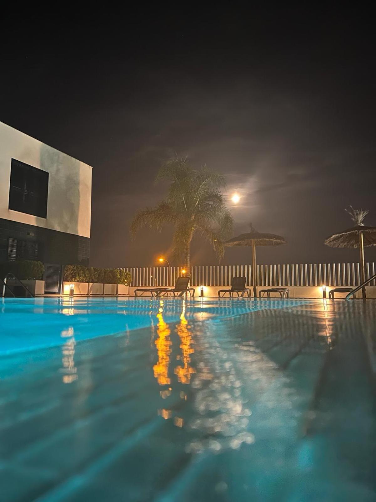 Palmview Poolside Heaven in Turquesa del Mar
