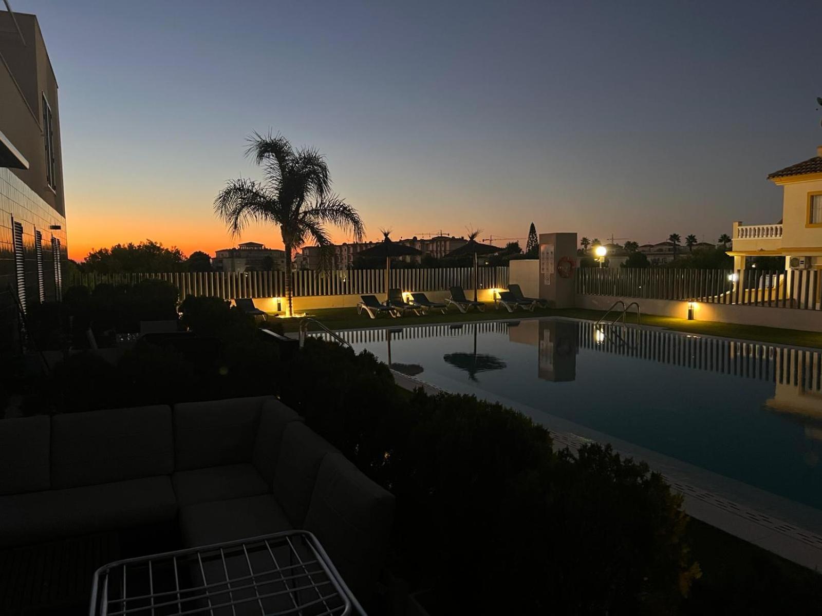 Palmview Poolside Heaven in Turquesa del Mar