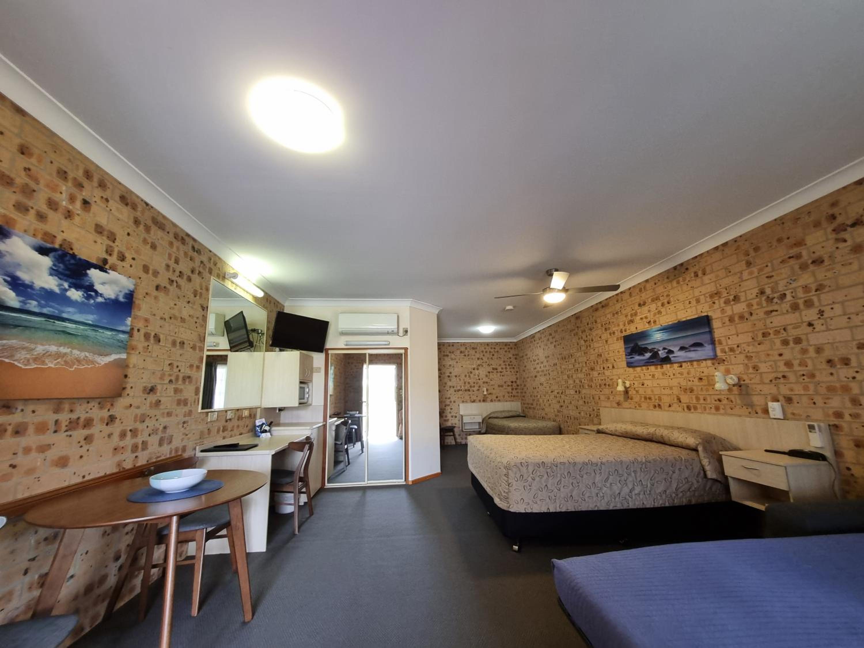 Cardiff Motor Inn