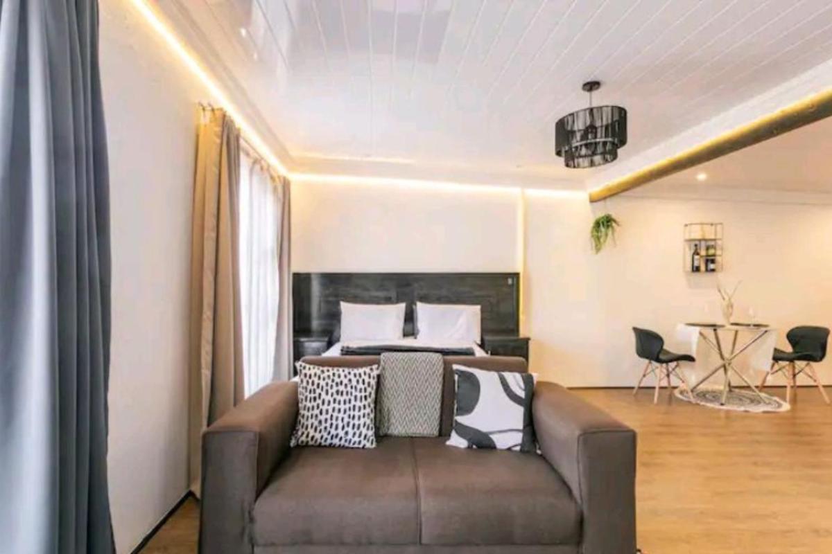 Urban Haven: Cozy Stay view 2