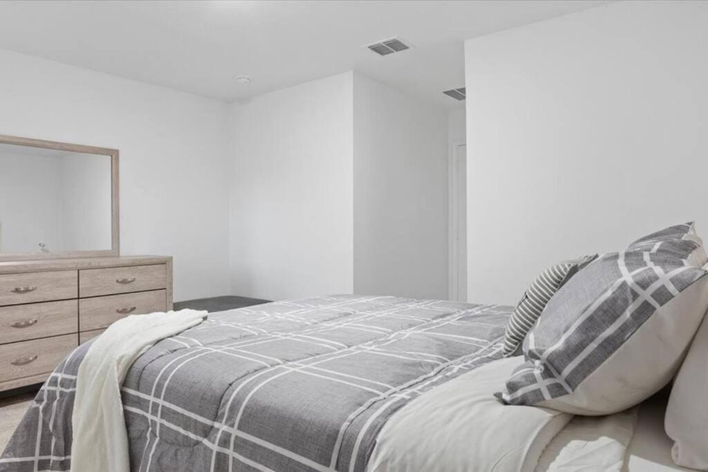 Full new built house, 20 minutes to Dallas view 4