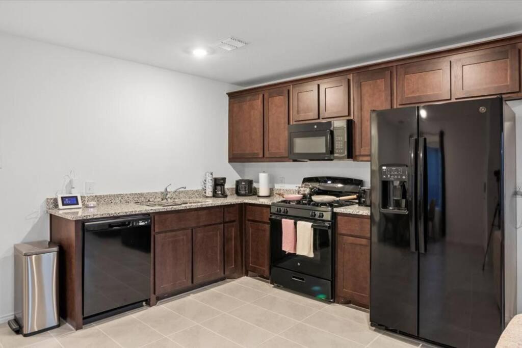 Full new built house, 20 minutes to Dallas view 5
