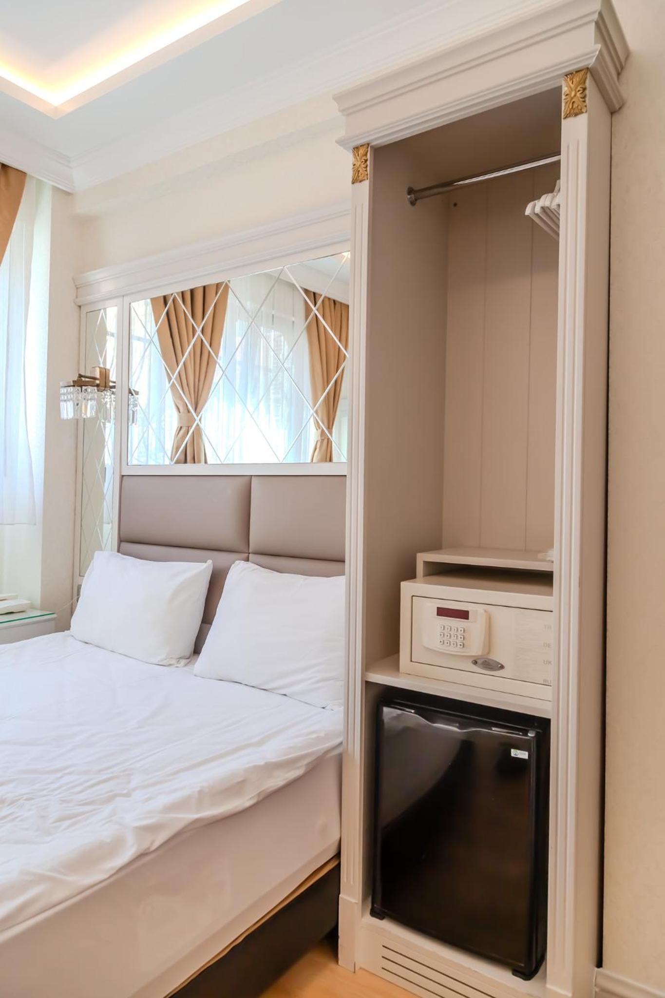 City Hall Otel - Image 48