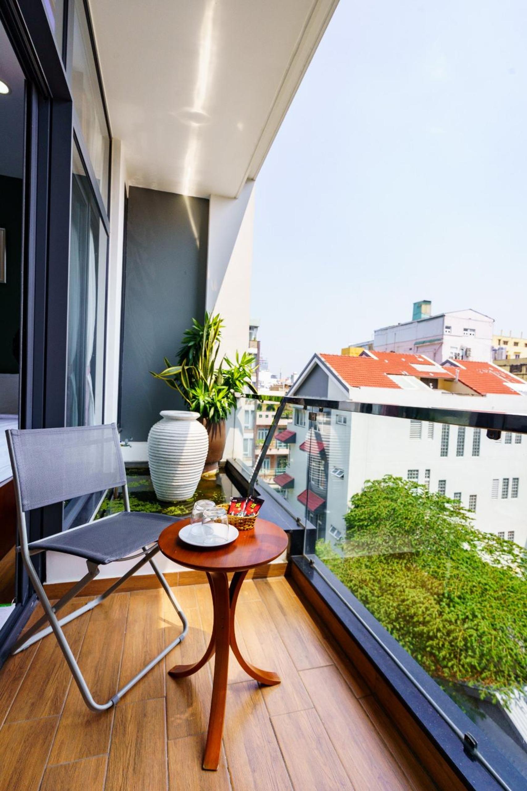 THE GARDEN BULDING