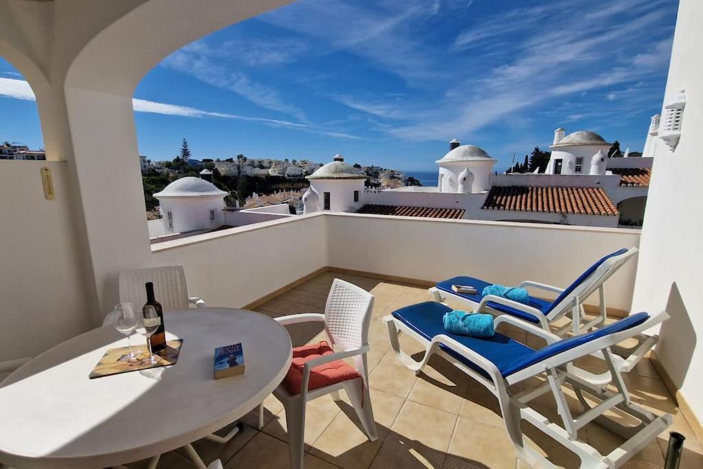 Apartment in center with pool (Colina Branca) view 4